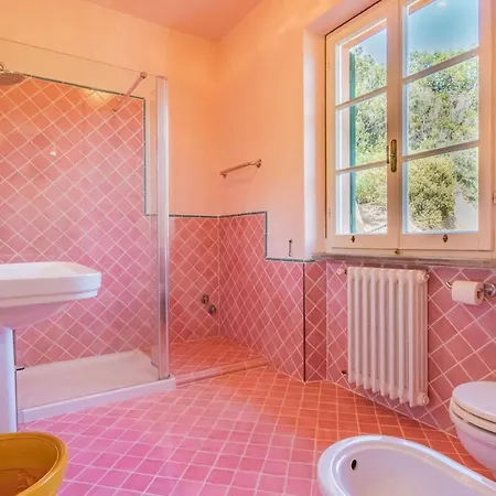 Вилла Les Ombrelles
